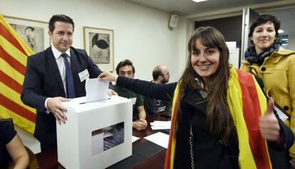 Una de las votantes en París.