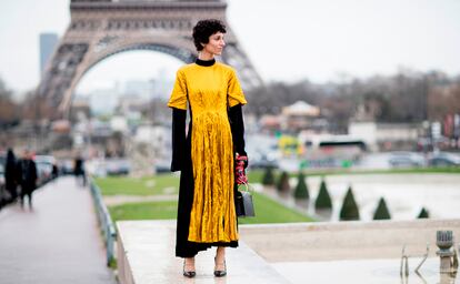 No hay mejor escenario para posar que la Torre Eiffel

Yasmin Sewell demuestra que no hay semana de la moda parisina sin el posado de rigor frente al faro de la ciudad de la luz.