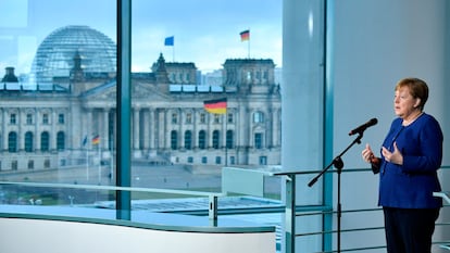 La canciller alemana, Angela Merkel, se dirige a los medios el pasado 13 de marzo tras una reunión con los agentes sociales sobre el coronavirus.