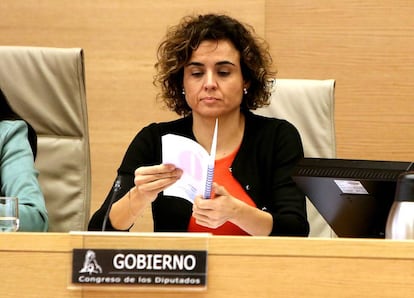 La ministra de Sanidad, Dolors Montserrat durante la Comision de Sanidad del Congreso.