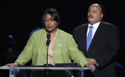 Bernice King y su hermano Martin Luther King III, en 2009, cuando a&uacute;n manten&iacute;an una buena relaci&oacute;n.