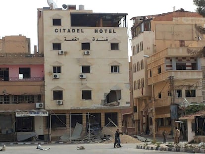 El hotel Citadel destruido por los efectos de la guerra, en una imagen suministada por la agencia de noticias SANA el 27 de marzo de 2016.