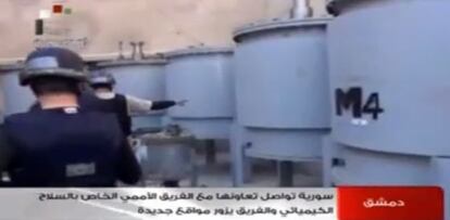 Captura de la televisión oficial que muestra a los inspectores en Siria.