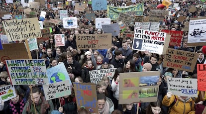 Estudiantes durante una manifestación este viernes del movimiento Fridays for Future de lucha contra el cambio climático.