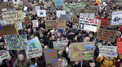 Estudiantes durante una manifestación este viernes del movimiento Fridays for Future de lucha contra el cambio climático. 