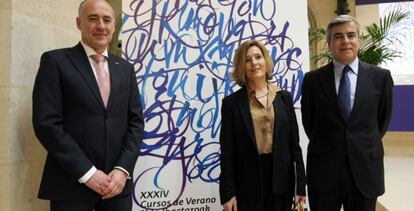 De izquierda a derecha, Iñaki Goirizelaia, Vicente Gutiérrez y Carmen Agoués este viernes en Bilbao.
