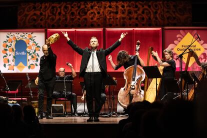 El sopranista Vincenzo Capezzuto durante el concierto de L’Arpeggiata el viernes por la noche en el Vredenburg.