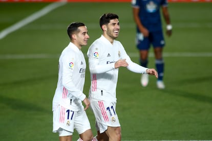 Asensio celebra su gol ante el Celta con Lucas Vázquez este sábado en Valdebebas.