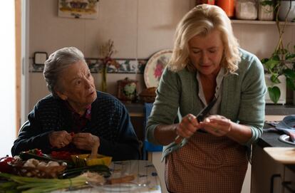 María Galiana y Ana Duato, en el primer episodio de la última temporada de 'Cuéntame'.