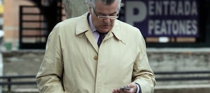 Luis Bárcenas sale de los juzgados de Plaza de Castilla en Madrid.