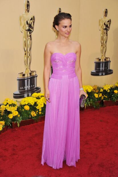 Natalie Portman, con un vestido largo con corsé de Rodarte, en la gala de 2009, el año en que Sean Penn ganó el Oscar a mejor actor por 'Mi nombre es Harvey Milk'.