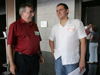 Albert Rivera (derecha) conversa con Luis Bouza-Brey durante el pasado congreso de Ciutadans.