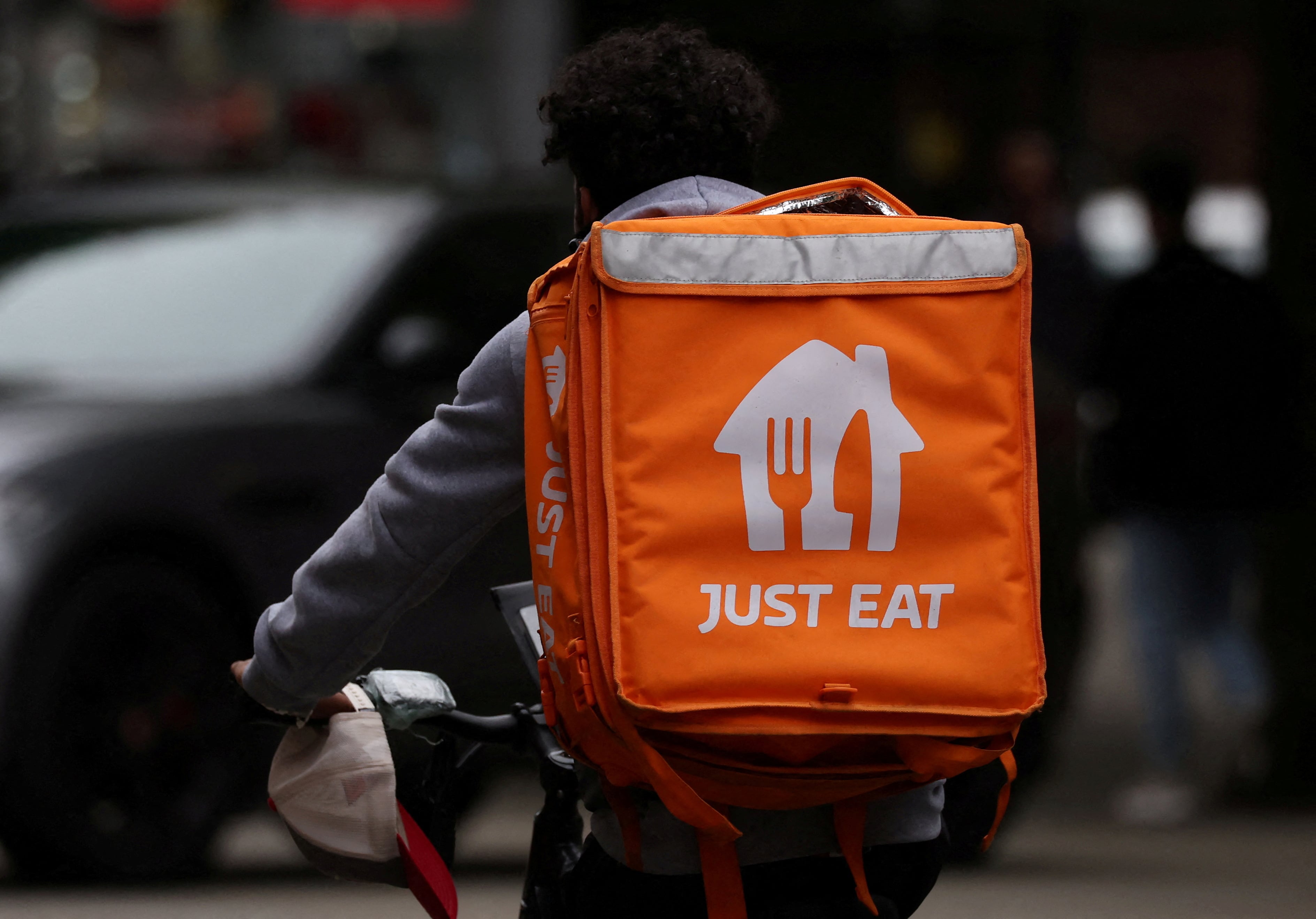 Un repartidor de Just Eat, en Manchester (Reino Unido).