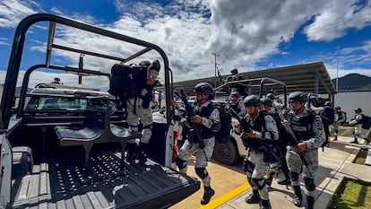 Miembros de la Guardia Nacional se despliegan hacia la frontera desde San Cristóbal, el 10 de septiembre.