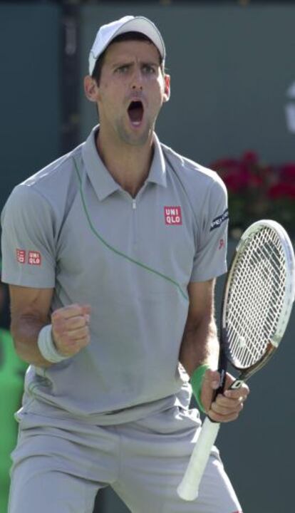 Djokovic celebra un break ante Isner, en semifinales.