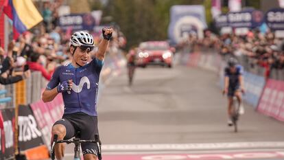 Einer Rubio levanta el puño al ganar en Crans Montana ante un hundido Pinot.