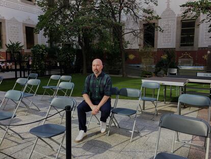 16-09-2021 El escritor escocés Douglas Stuart en el patio del CCCB de Barcelona.

El premio Booker 2020 se distancia de la narrativa social británica de Welsh o Loach

CATALUÑA ESPAÑA EUROPA BARCELONA CULTURA
