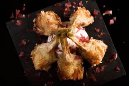 Alcachofas fritas del restaurante Sagartoki, en Vitoria.