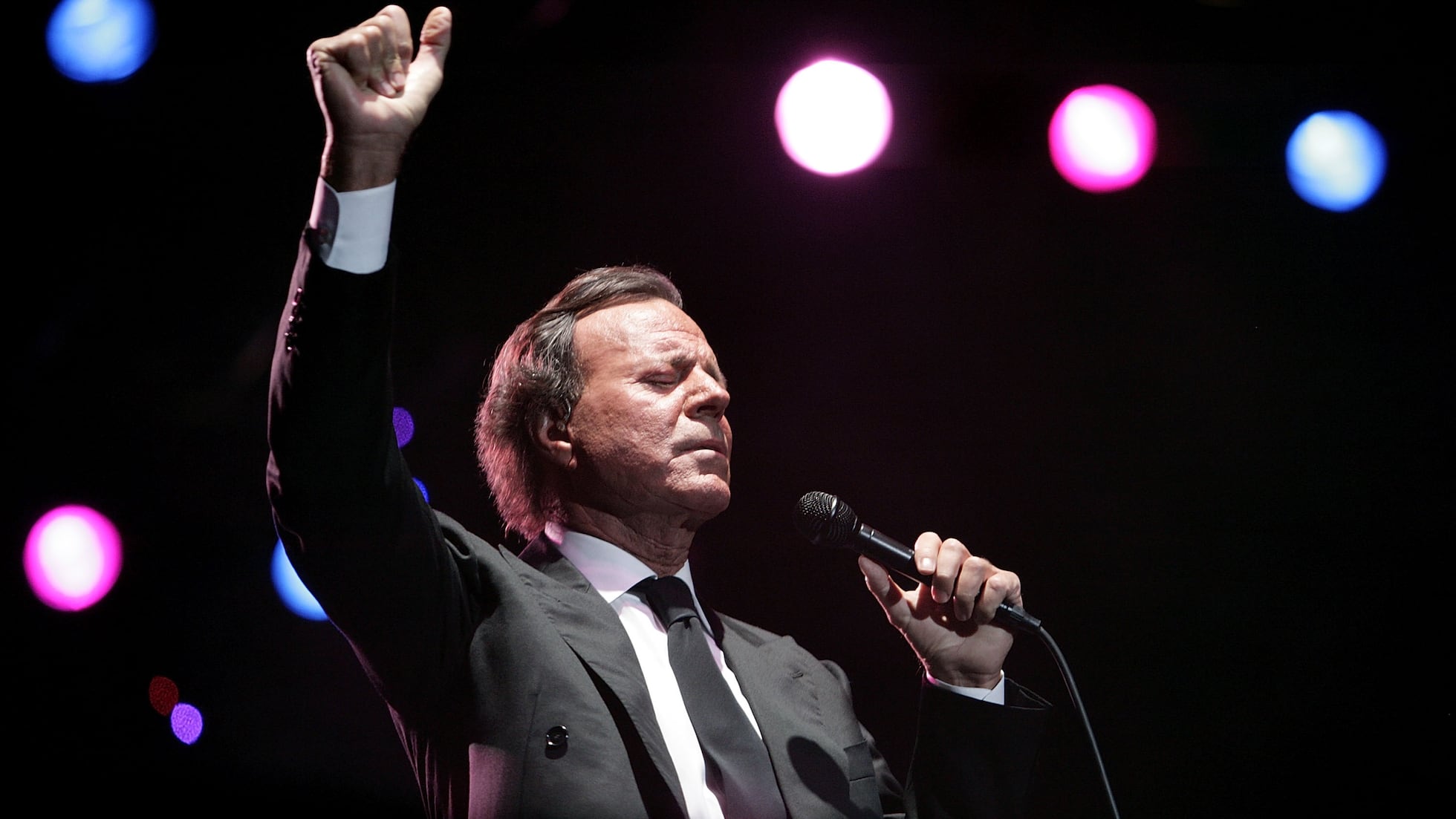 Julio Iglesias habla de su soledad “elegida”: “Me han matado mil veces. Me han enfermado. A la gente le encanta hablar” | Gente | EL PAÍS