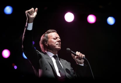 Julio Iglesias, durante una actuación en un hotel de Ciudad del Cabo, en Sudáfrica, en enero de 2008.