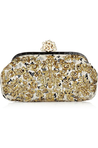 Clutch de pedrería de inspiración barroca de Dolce & Gabbana (3.750 euros).