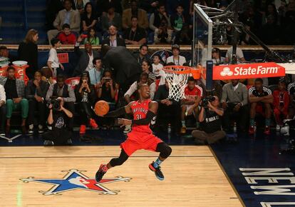 Terrence Ross se perfila para 'incrustar' el balón en el aro.