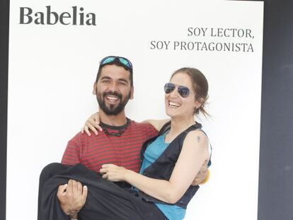 Los lectores, en la portada de Babelia