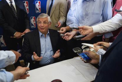 David Stern, comisionado de la NBA, en una rueda de prensa posterior al fracaso de las negociaciones.