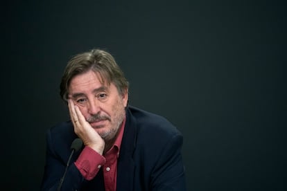 El escritor Luis García Montero en la presentación de su poemario ‘Un año y tres meses’, en el Círculo de Bellas Artes, el jueves.