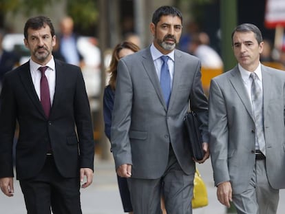 Jordi Cuixart, à esquerda, e Jordi Sánchez chegam ao Tribunal Nacional