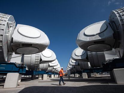 Turbinas de General Electric para la construcción de un parque eólico frente a Saint-Nazaire (Francia).