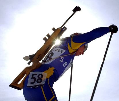 La sueca Magdalena 'Magda' Forsberg, atleta que dominó la categoría de biatlón entre 1997 y 2002, compite en la carrera de 7,5 kilómetros en los Juegos Olímpicos de Invierno de Salt Lake City 2002, última cita olímpica en la que participó y en la que consiguió dos oros.