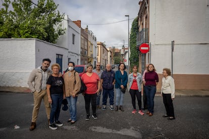 Vecinos del barrio Guadalquivir, en la localidad sevillana de Coria del Río. 