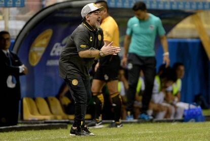 Maradona, durante el partido.