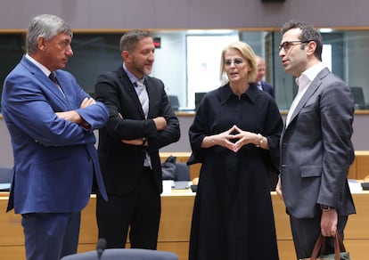 Desde la izquierda, los ministros de Finanzas de Bélgica, Jan Jambon, de Eslovenia, Klemen Bostjancic, de Suecia, Elisabeth Svantesson, y de España, Carlos Cuerpo.