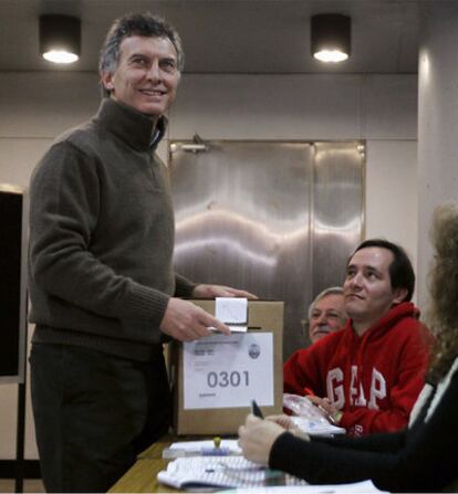 Mauricio Macri, intendente (alcalde) de Buenos Aires, vota en la capital argentina.