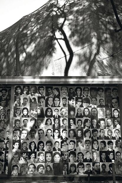 Mural de los desaparecidos en la Escuela Superior de Mecánica de la Armada (ESMA), el centro de detención y tortura de la dictadura militar argentina.