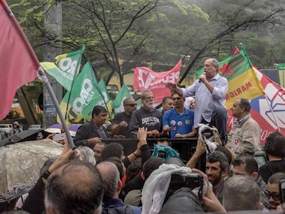 Ciro Gomes discursa em evento na favela da Rocinha, nas vésperas do primeiro turno.