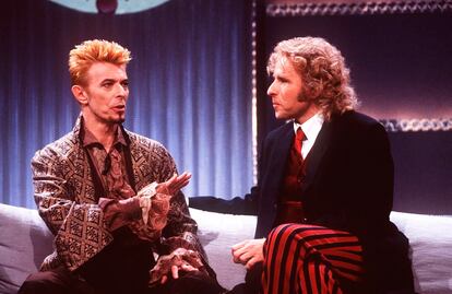 El cantante junto a Thomas Gottschalk en un programa de televisión alemán, en 1997.