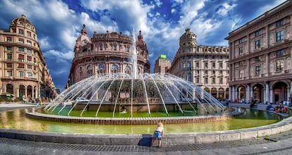 La Piazza de Ferrari separa la parte antigua de la nueva.