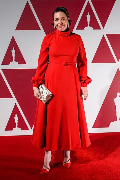 La británica Olivia Colman, nominada a mejor actriz de reparto por El padre, también apostó por el rojo. El suyo es un diseño de Christian Dior.