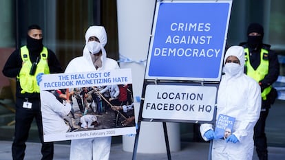 Una protesta ante la sede de Meta en Londres ante las elecciones en India.