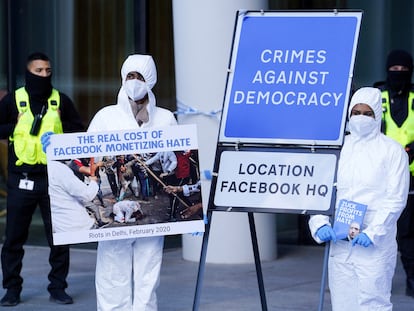 Una protesta ante la sede de Meta en Londres ante las elecciones en India.