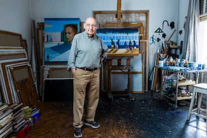 El pintor Joaquín Pacheco en su casa de Madrid, el 5 de junio.