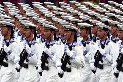 Soldados chinos en un desfile en Pekín.