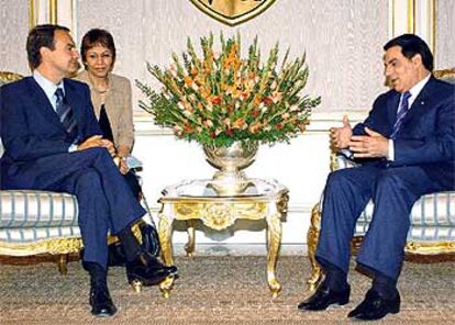 Rodríguez Zapatero, durante su reunión con el presidente de Túnez, Zine el Abidine Ben Ali.