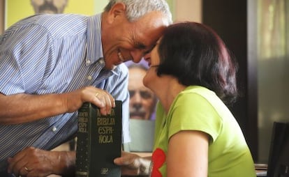 Andrés Muñoz, sacerdote, y Teresa Cortés, se casaron en los años setenta.
