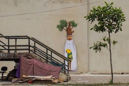 A arte urbana da capital já reflete a crise de água em São Paulo. Os Gêmeos, os grafiteiros mais famosos do Brasil, incluíram o desabastecimento em suas mensagens.