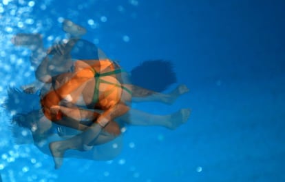 La china Xing Yiying salta del trampol&iacute;n de los 10 metros en el campeonato asi&aacute;tico de nataci&oacute;n que se disputa en Dubai.