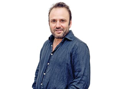 Juan Cavestany, guionista y director, estrena la película 'Dispongo de barcos'